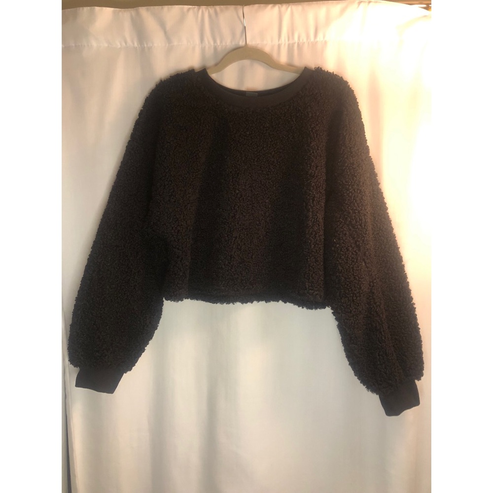 Wild Fable cropped crew neck fuzzy sweatshirt